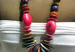 Tagua Beads llega al Mercado de Grecia: Collar de cuentas con tagua de marfil exótica